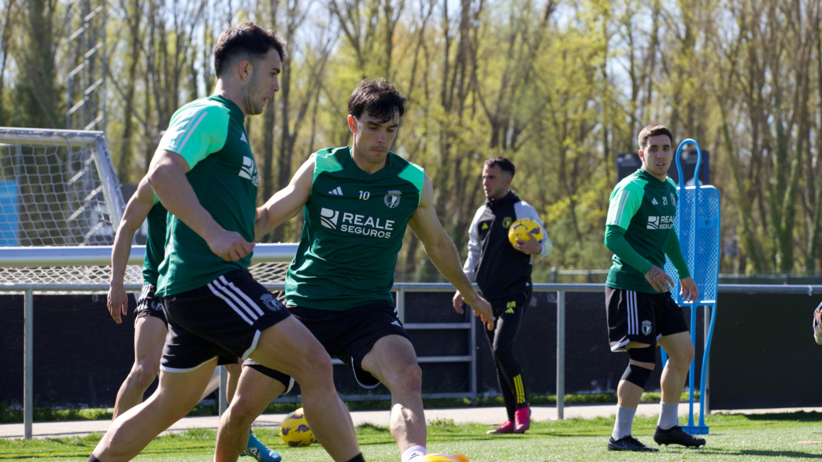 La plantilla del Burgos CF prepara el partido contra el Racing de Santander del domingo.