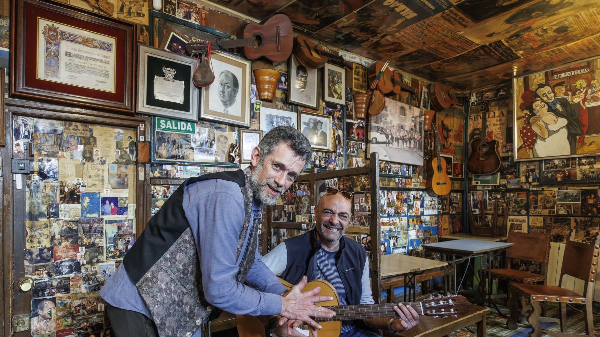 Javier Ibáñez y Valentín Fernández, tabernero y propietario del Patillas, respectivamente,