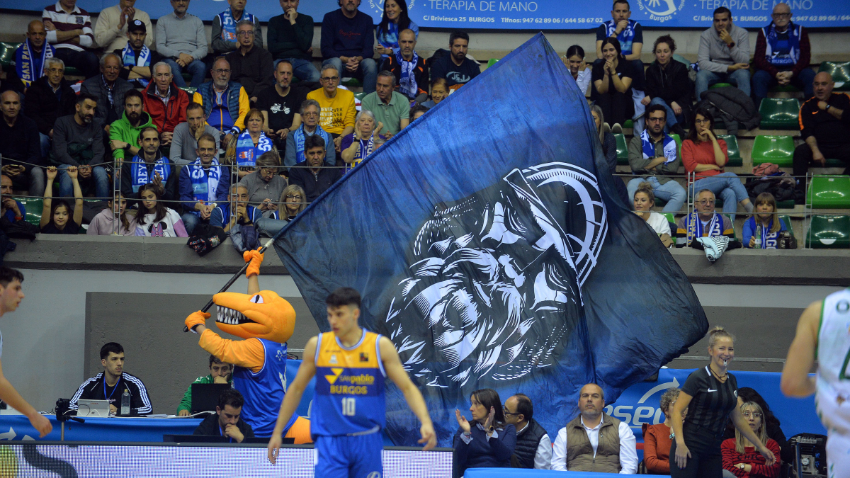 Ambiente en el Coliseum en el partido del San Pablo ante Castelló, el primero de la era Cuspinera.