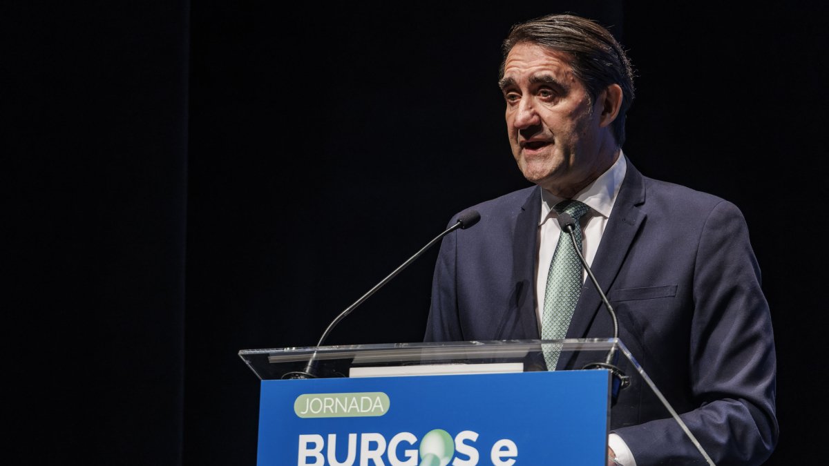 El consejero de Fomento, Juan Carlos Suárez-Quiñones, durante su intervención en la Jornada 'Burgos e Hidrógeno, una apuesta de futuro'.