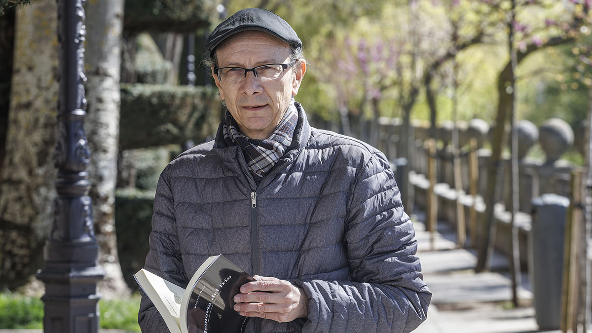 Ricardo Ruiz ha reunido su poesía en 'Memoria del frío'.