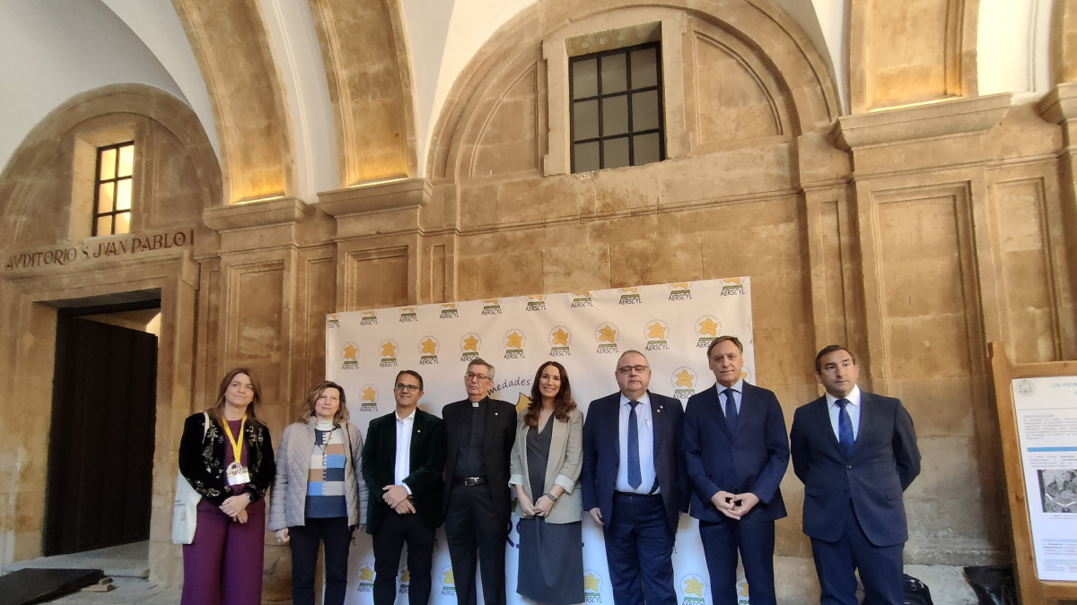 Autoridades antes de la inauguración del IV Congreso de Enfermedades Raras de Aerscyl en Salamanca