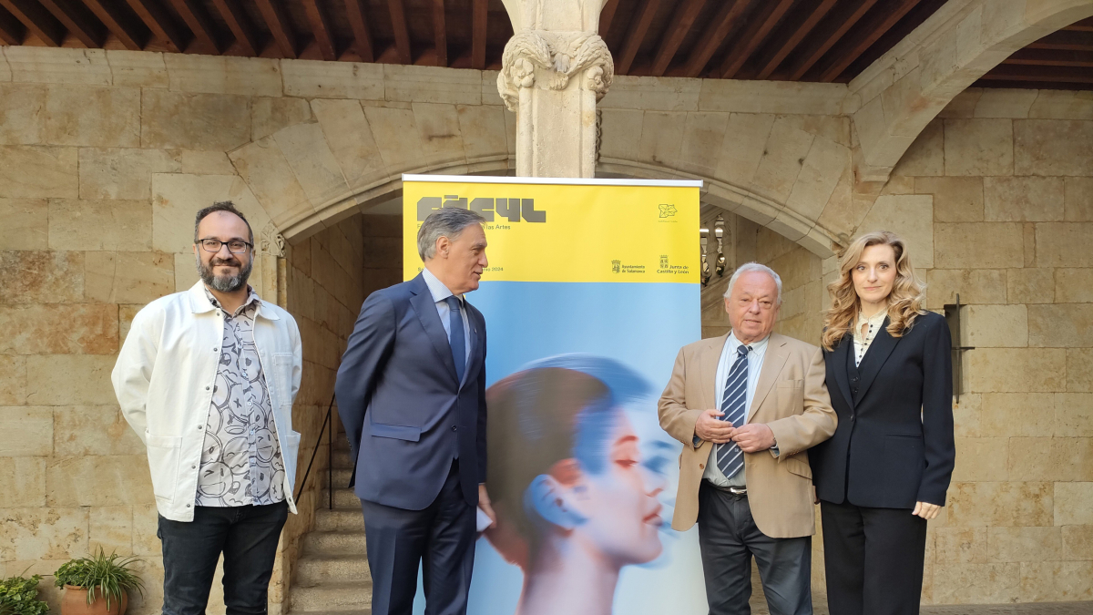 El coordinador del FACYL, Rodrigo Tamariz, el alcalde de Salamanca, Carlos García Carbayo, el consejero de Cultura, Gonzalo Santonja, y la viceconsejera de Acción Cultural, Mar Sancho, de izquierda a derecha, en la presentación del festival en Salamanca