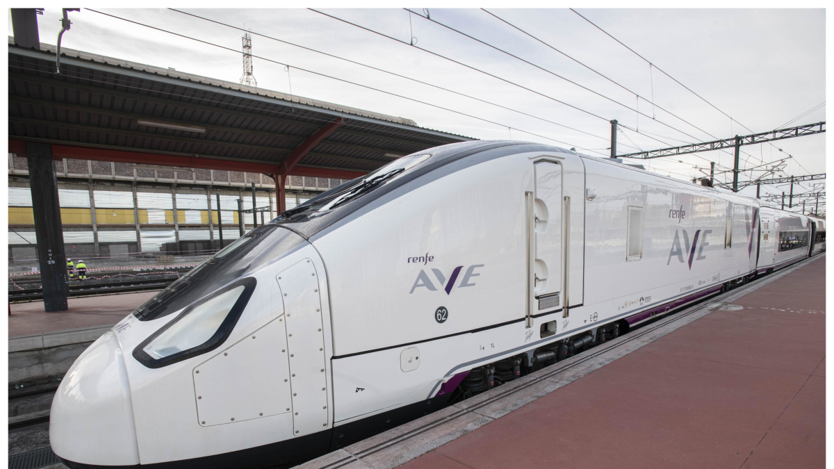 Archivo - Imagen de uno de los trenes