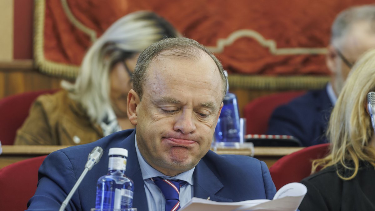 Fernando Martínez-Acitores, durante un pleno del Ayuntamiento de Burgos.
