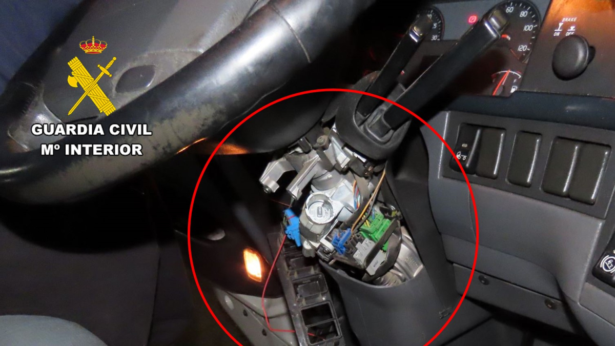 Imagen del ‘puente’ realizado a un camión robado el pasado mes de marzo.