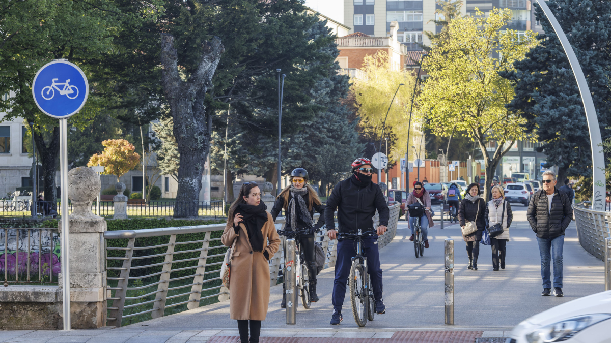 Andando Burgos realiza un informe analizando vías ciclistas conflictivas para el peatón