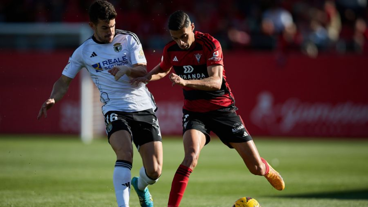 Imagen del partido entre el CD Mirandés y el Burgos CF.