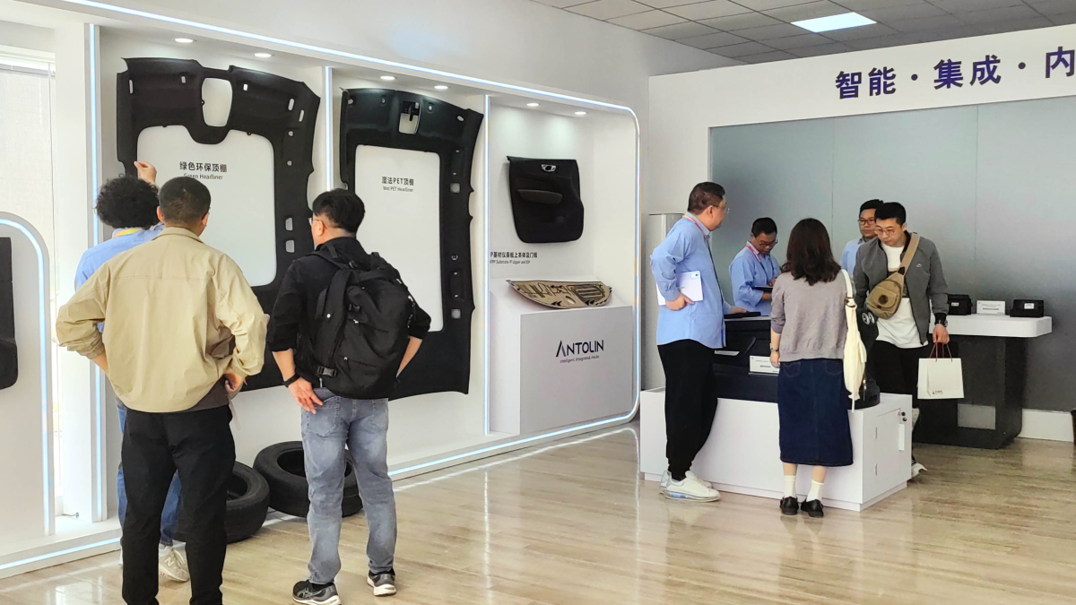 Stand de Antolin en el Salón del Automóvil de Pekín, el mayor de Asia.