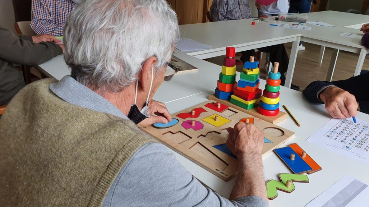 Imagen de una de las actividades organizadas por Afar con personas enfermas de Alzheimer