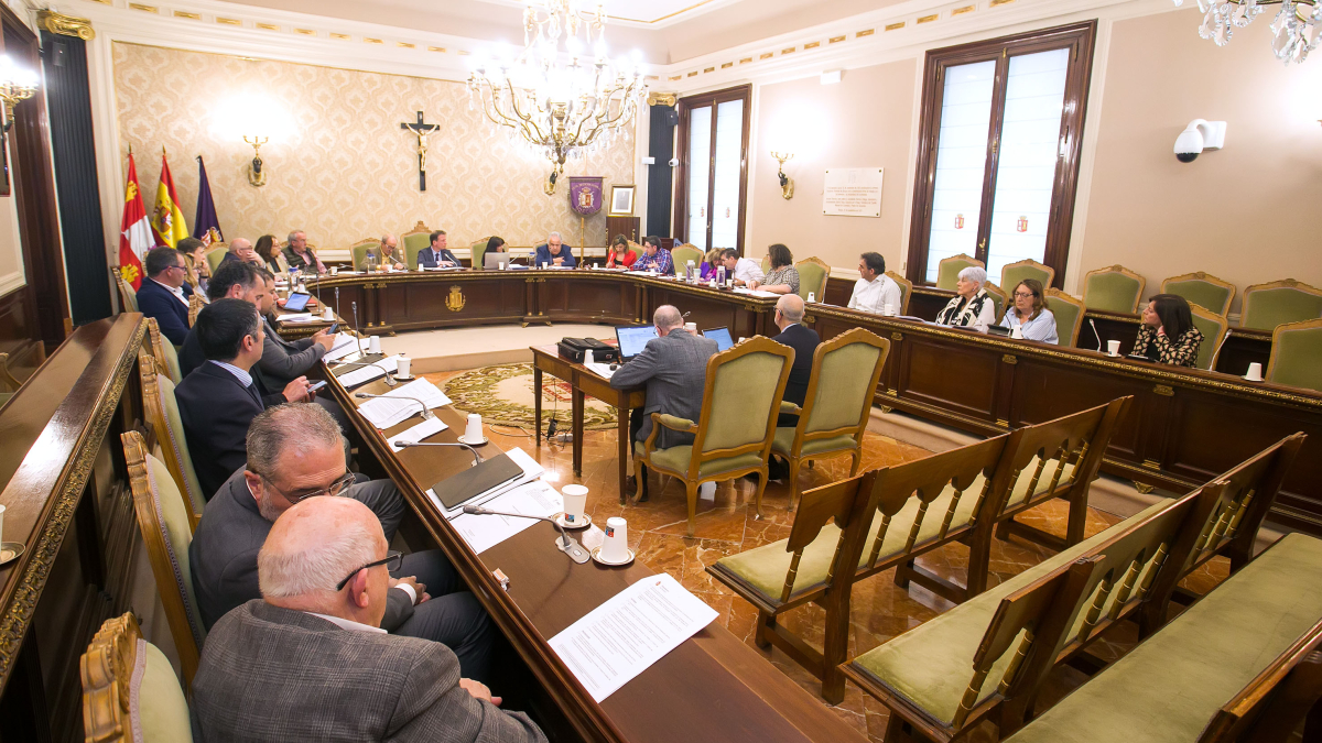 Vista general del Pleno ordinario de abril celebrado en la Diputación