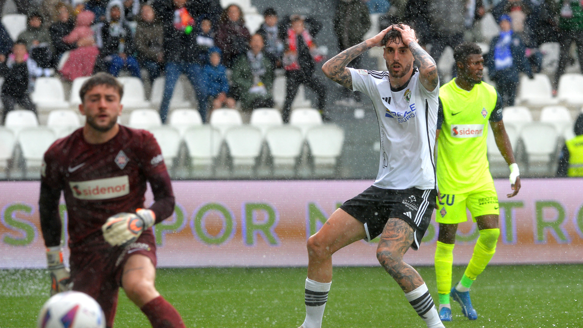 El partido se volvió loco tras la suspensión por el granizo y fue el Amorebieta el que sacó partido para empatar.