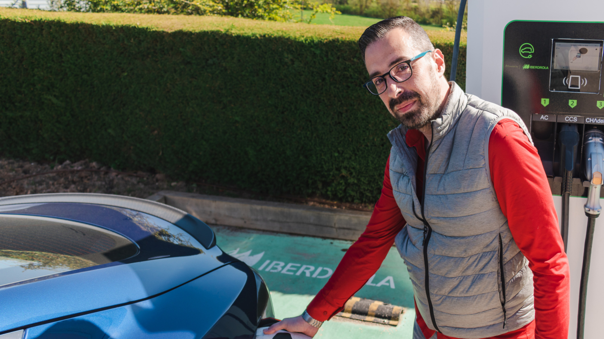 Carlos Castiñeiras utiliza coche eléctrico desde el año 2017.