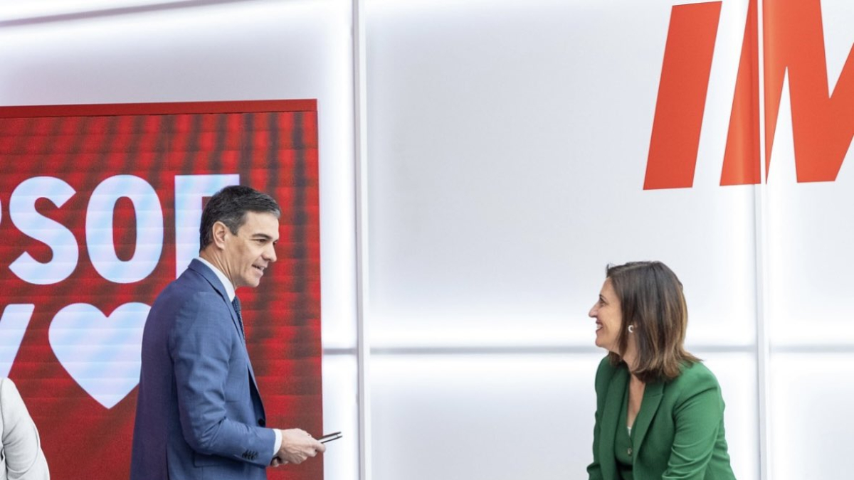 Esther Peña, junto a Pedro Sánchez.