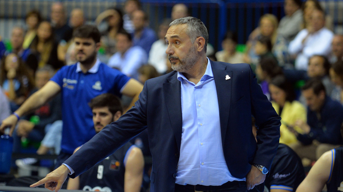Cuspinera, durante el partido en el Coliseum contra Oviedo.