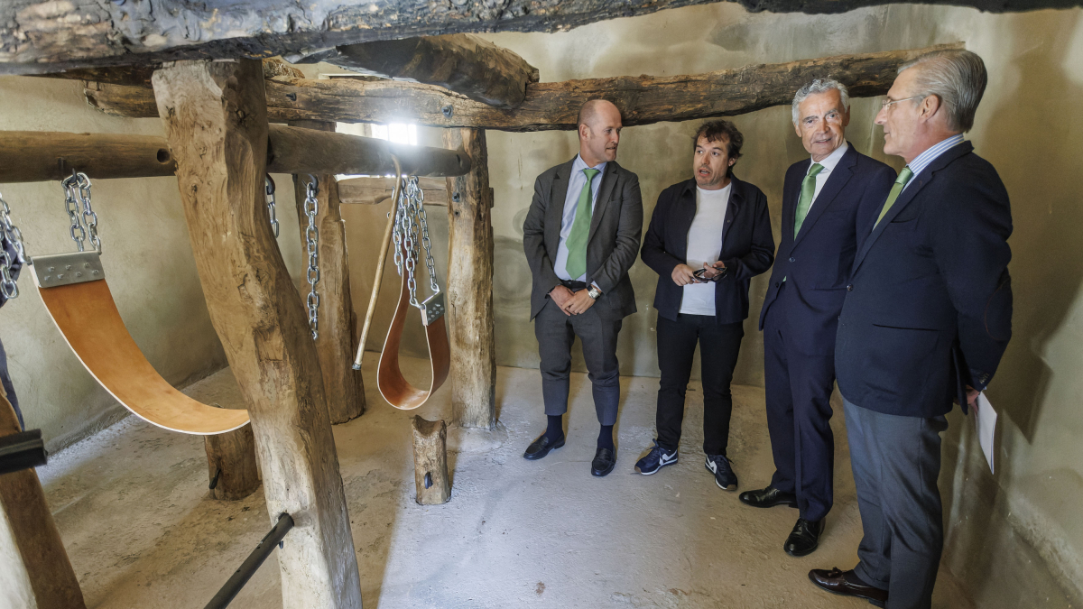 Presentación del potro de herrar recuperado en Rabé de las Calzadas.