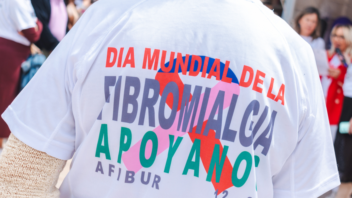Celebración del Día Internacional de la Fibromialgia en la Plaza Mayor de Burgos.