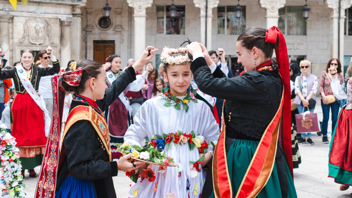 Momento de coronación de la nueva Maya de Burgos.