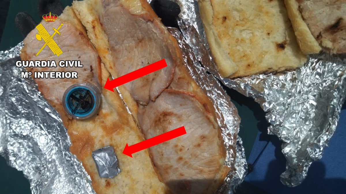 Droga oculta dentro de un bocadillo.