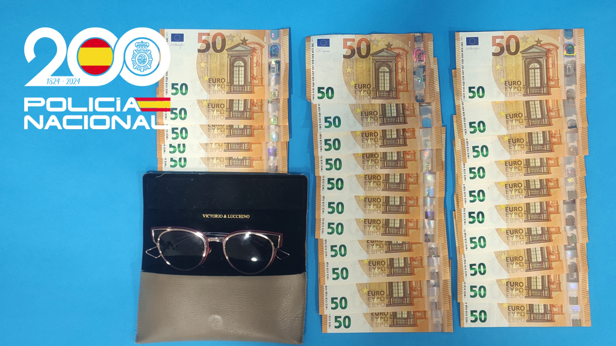 Dinero y gafas recuperados.