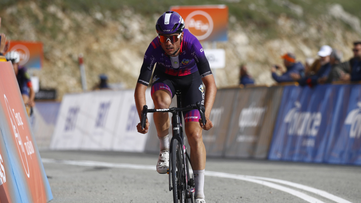 Mario Aparicio corona la subida final a Velouchi.