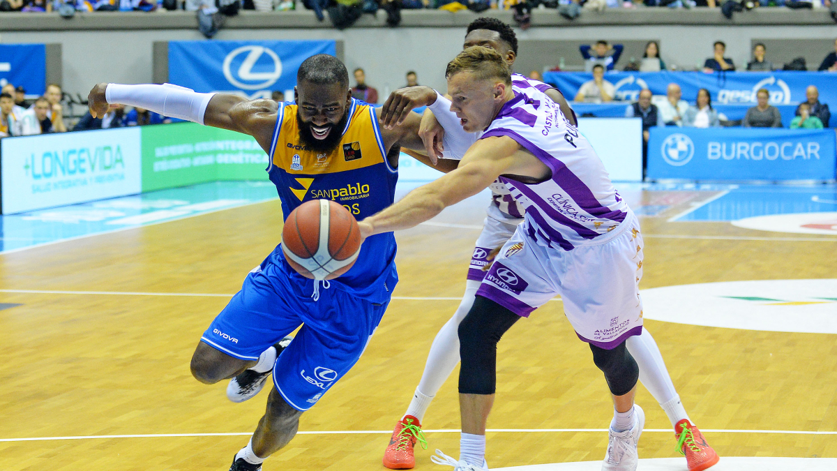 Imagen del partido entre el San pablo Burgos y el UEMC Valladolid.
