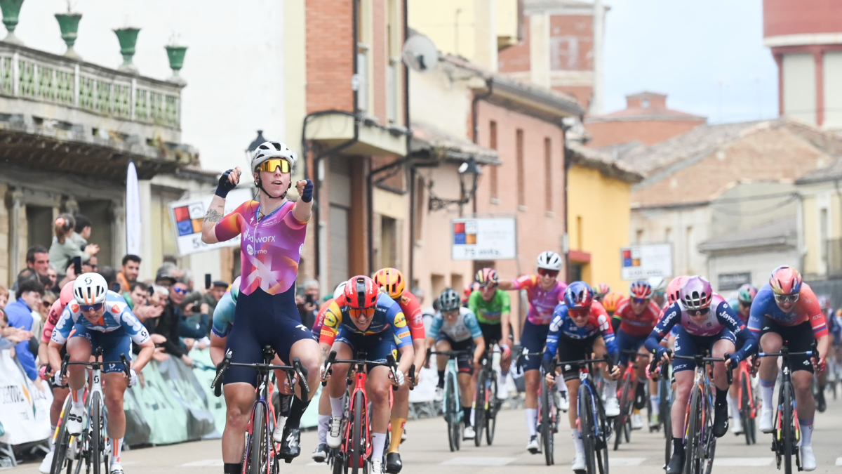 Lorena Wiebes se impone al sprint en la tercera etapa de la Vuelta a Burgos Femenina