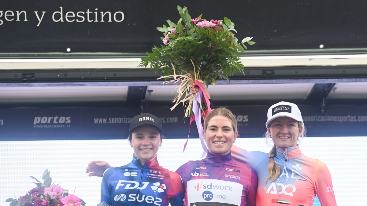 Imagen del podio de la Vuelta a Burgos femenina.