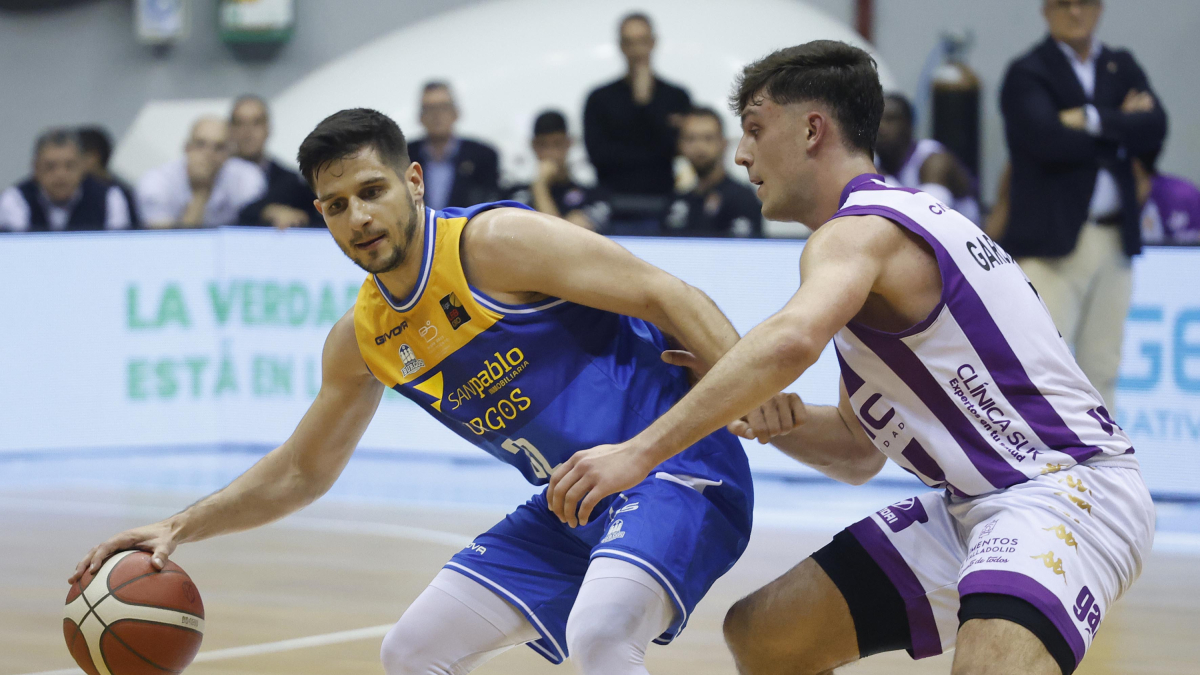 Imagen del partido entre el San Pablo Burgos y UEMC Valladolid.