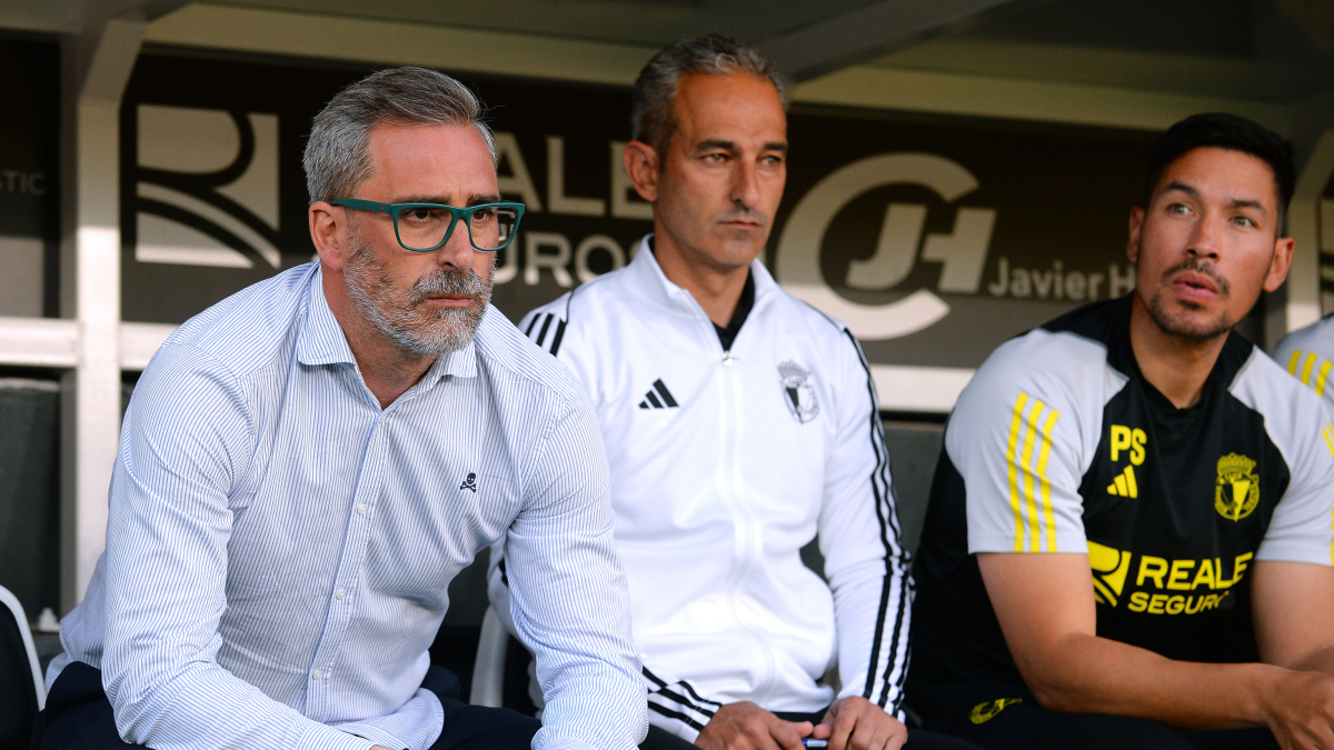 Imagen de Bolo en el banquillo durante el partido contra el Eldense.