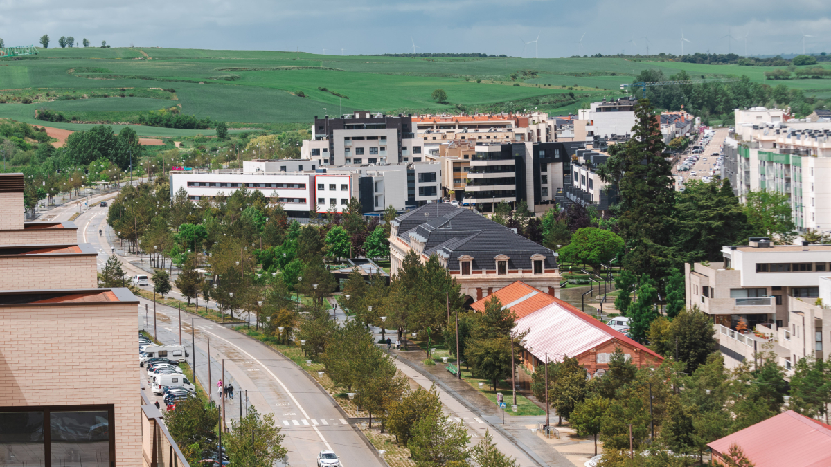 Los participantes en el coloquio visitarán el miércoles el área urbana de la capital burgalesa para conocer su transformación. En la imagen, uno de los principales cambios recientes: el bulevar.