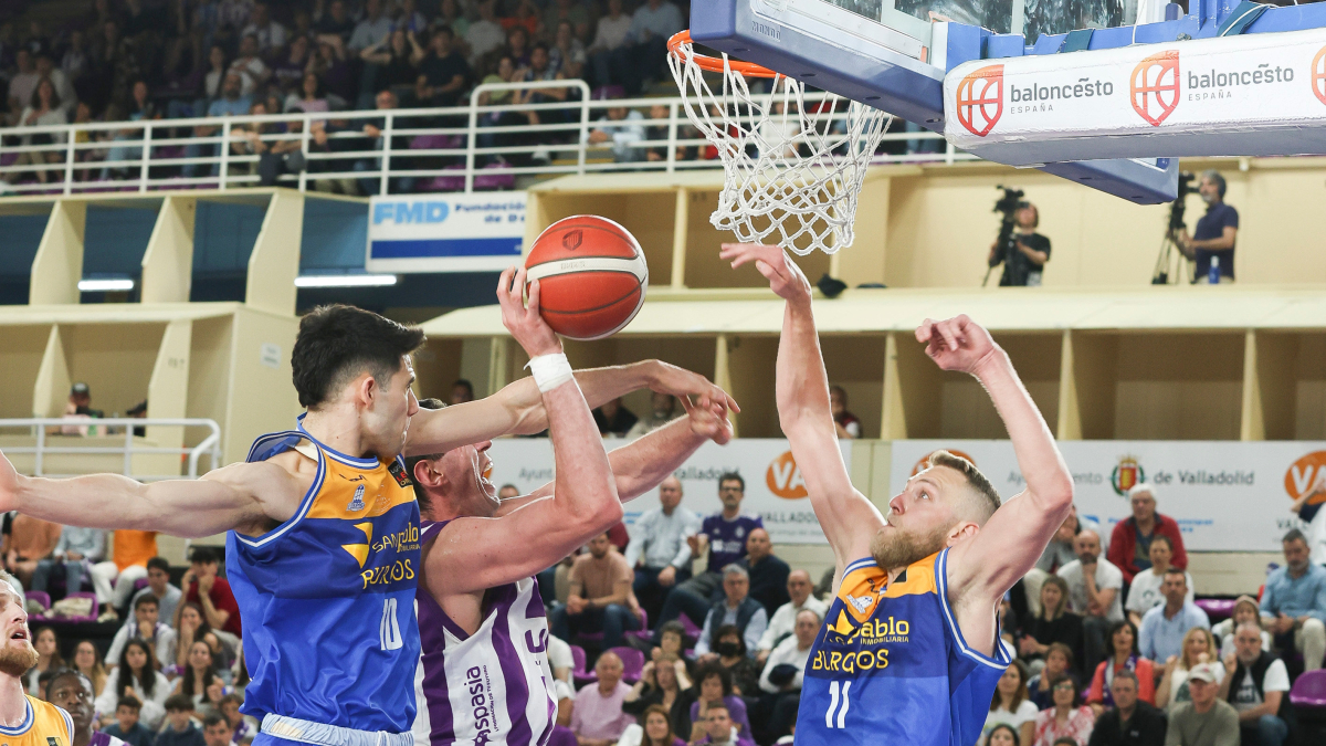 Imagen del partido entre el UEMC Valladolid y el Longevida San Pablo Burgos.