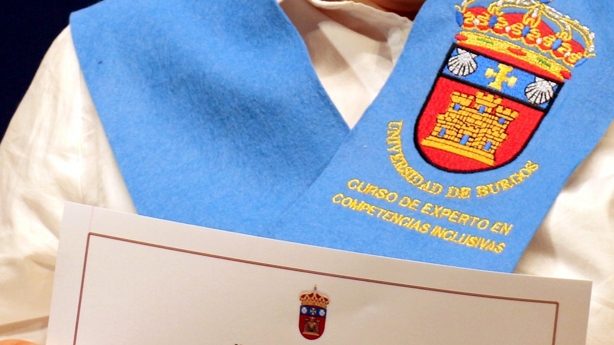 Imagen de uno de los diplomas entregados.