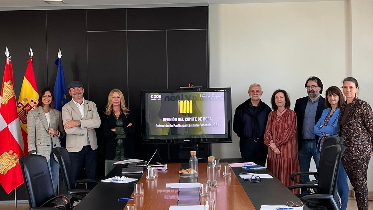Imagen de la reunión del comité de moda.