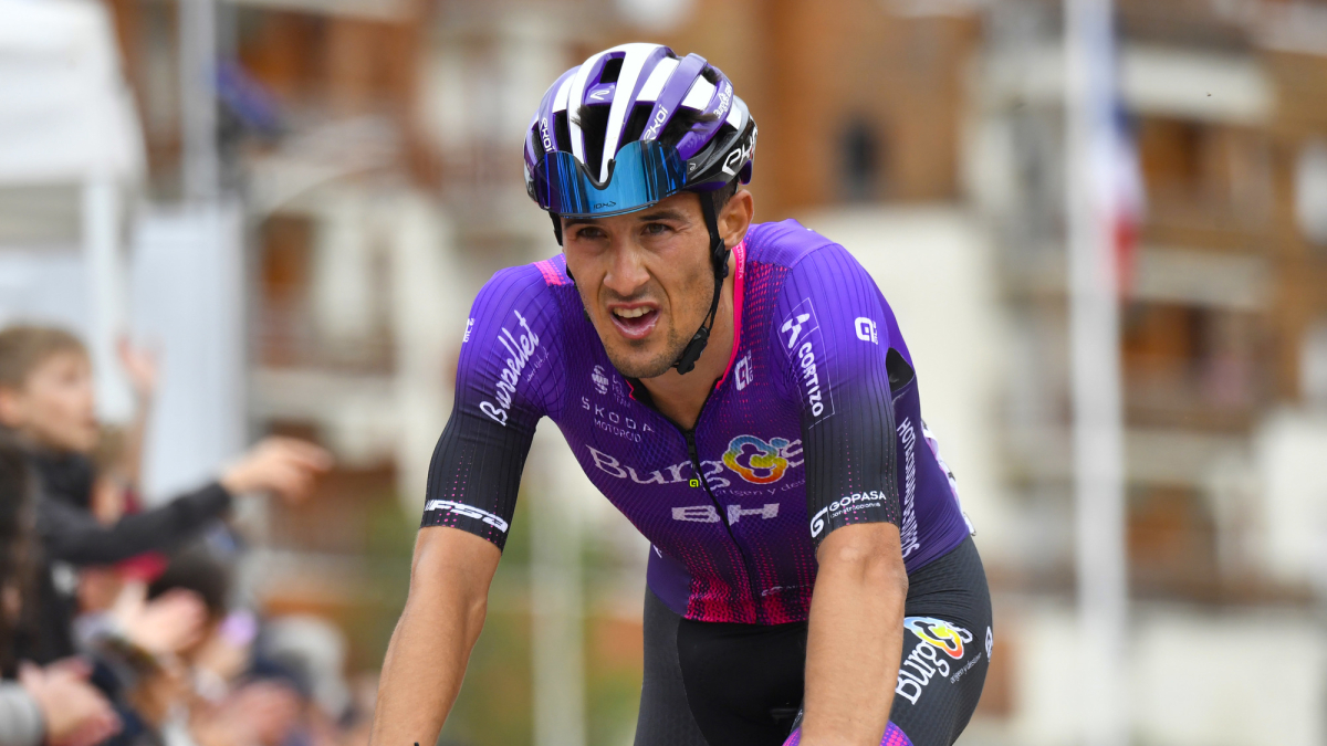 José Manuel Díaz cruza la meta en Valberg en octava posición.