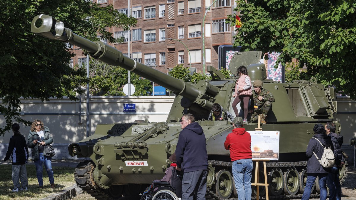 Celebración del Día de las Fuerzas Armadas en el cuartel Diego Porcelos.