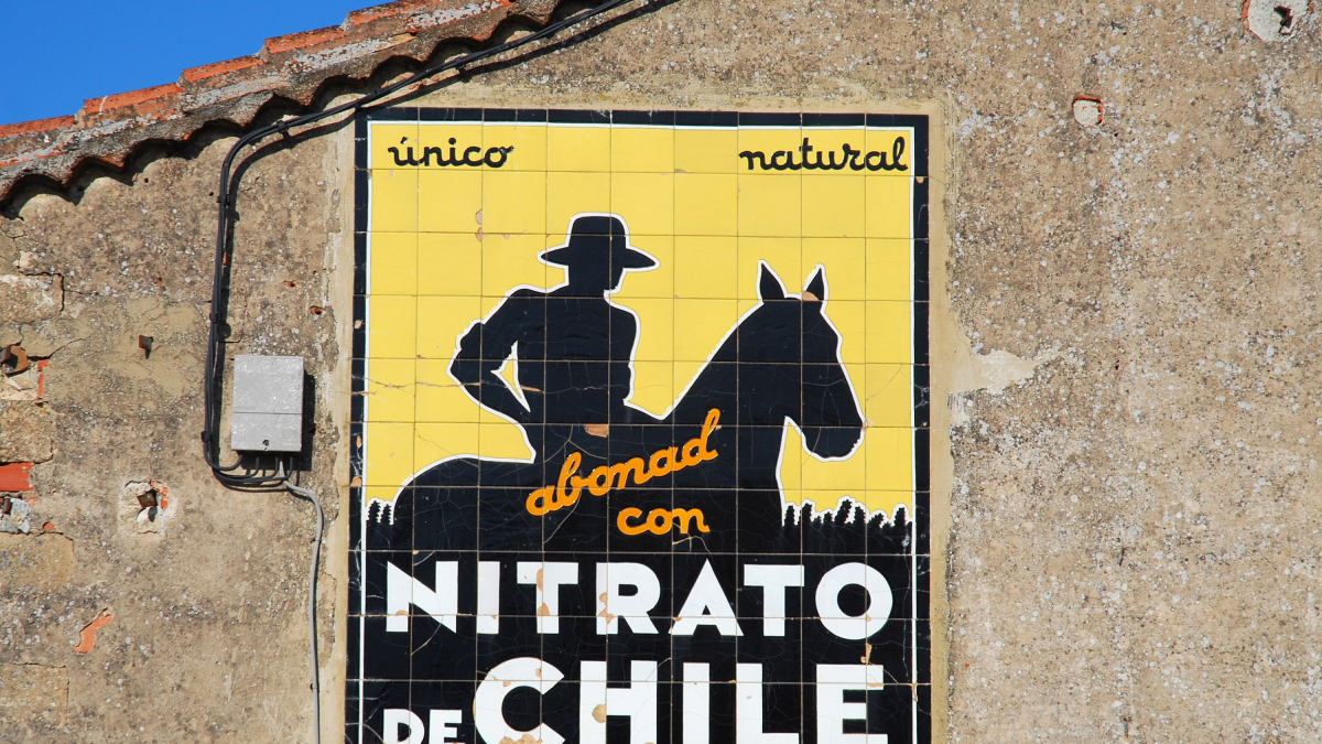 El libro recopila 1.244 fotografías del patrimonio gráfico de la provincia