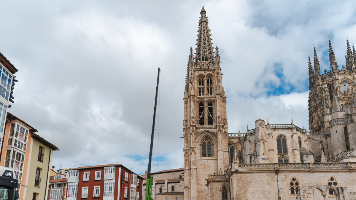 Se necesitó un gran despliegue para ubicar el material que precisará empresa Aibur para llevar a cabo el examen y el arreglo encomendados por el Cabildo.