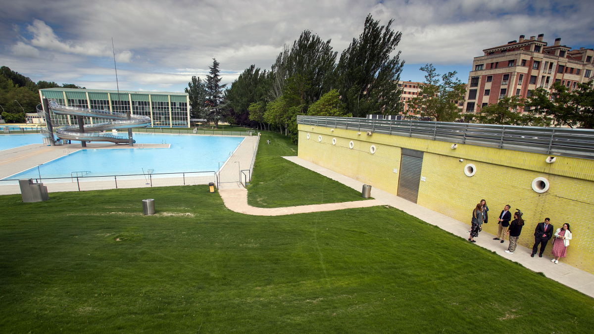 Los vestuarios y el césped resembrado están listos para recibir a los bañistas desde este lunes, 17 de junio.