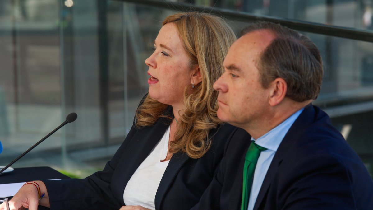 Cristina Ayala (PP) y Fernando Martínez-Acitores (Vox) en la rueda de prensa de balance del primer año del bipartito.