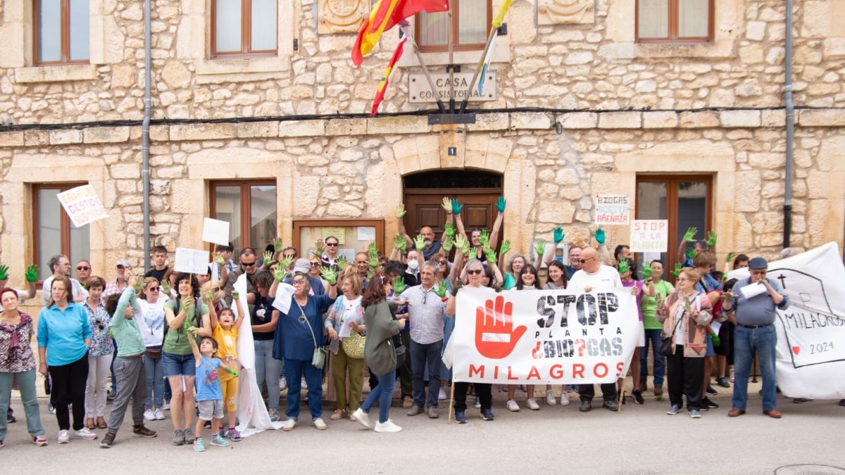 Parte de los vecinos de Milagros llevan meses manifestándose contra la puesta en marcha de Five Bioenergy.