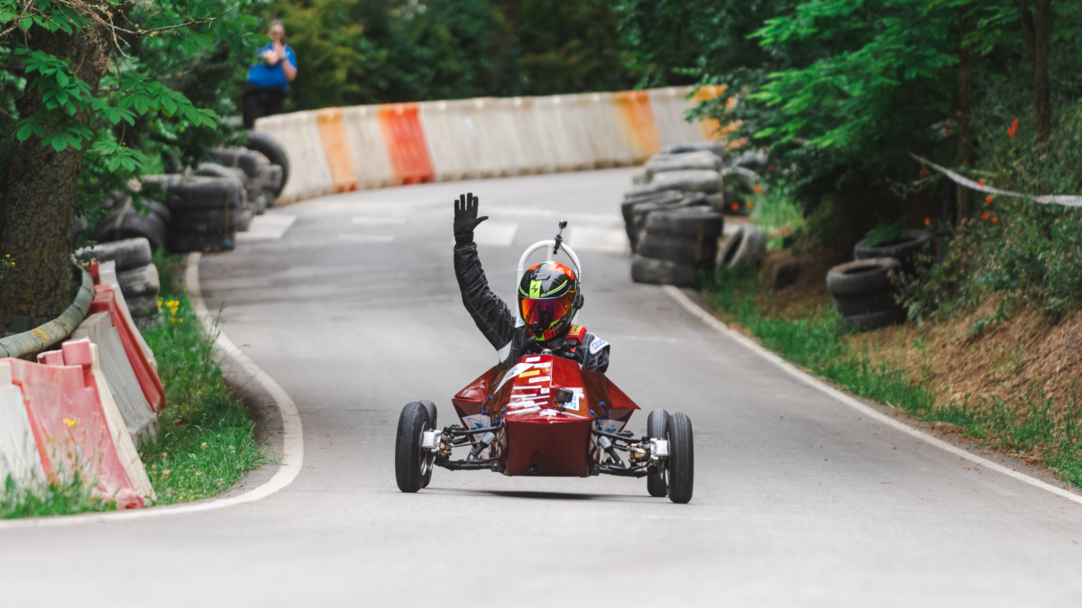Bólido del Virgen de la Paloma, el centro madrileño que ha ganado la XI Hiperbaric Challenge de Burgos.
