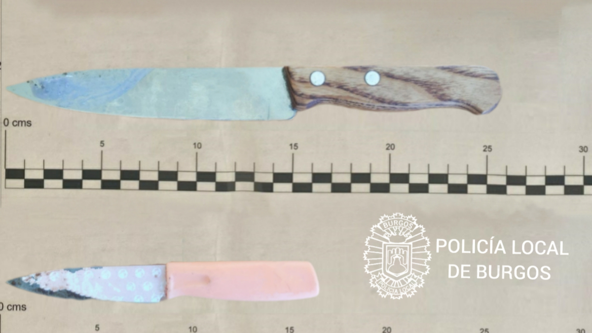 Cuchillos decomisados tras una violenta discusión entre un hombre y una mujer.