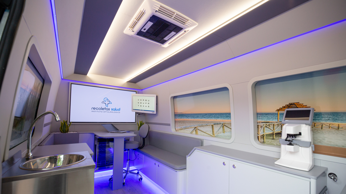 Interior de la unidad móvil de Recoletas Salud.