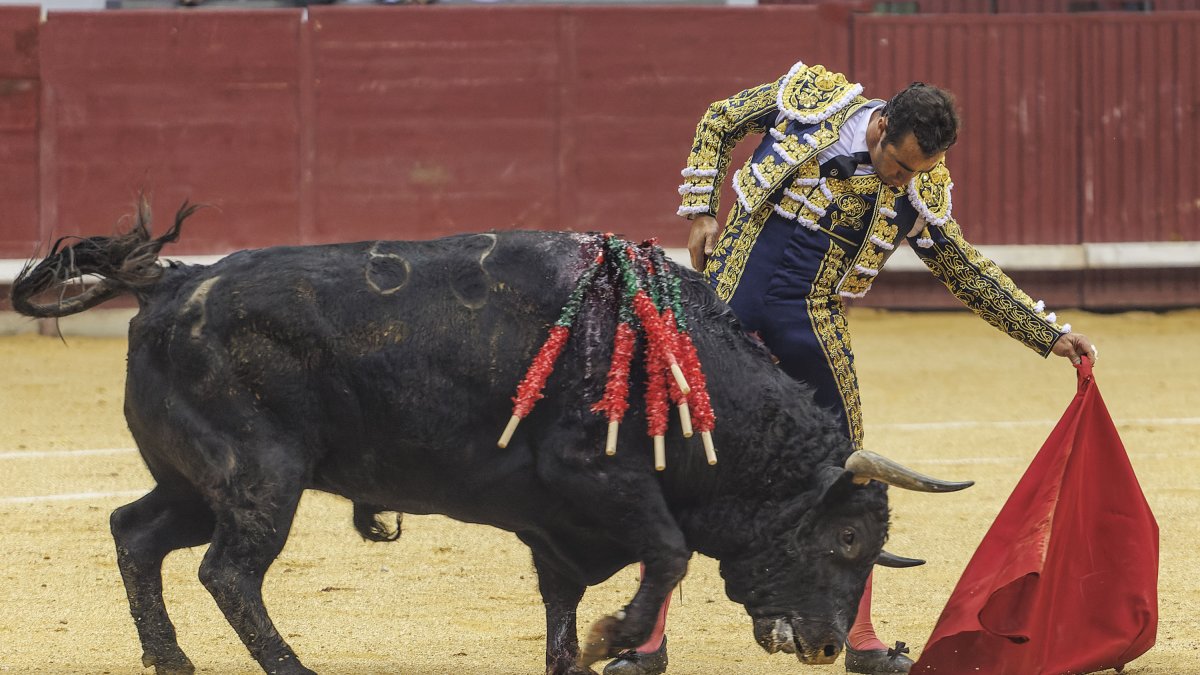 El Fandi durante una corrida en el Coliseum.