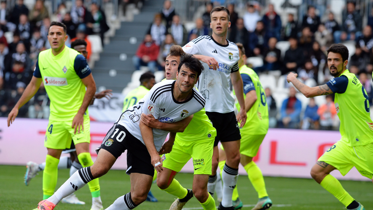 Álex Bermejo, durante un partido con el Burgos CF.