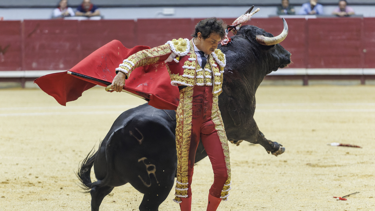 Gran faena la de Roca Rey en el Coliseum.
