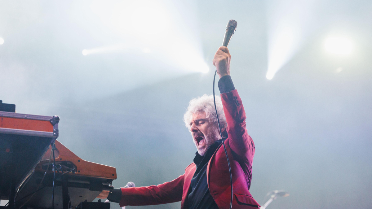 Actuación de León Benavente.