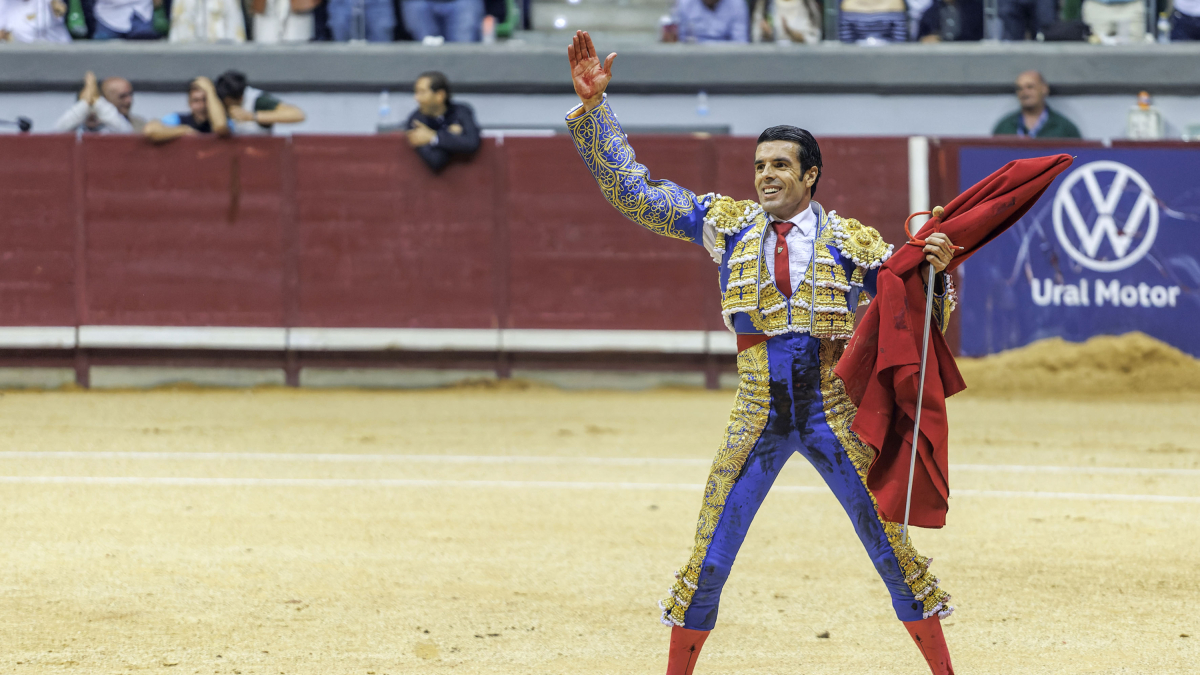 Emilio de Justo tras indultar a un toro en su participación en la feria taurina de Burgos.