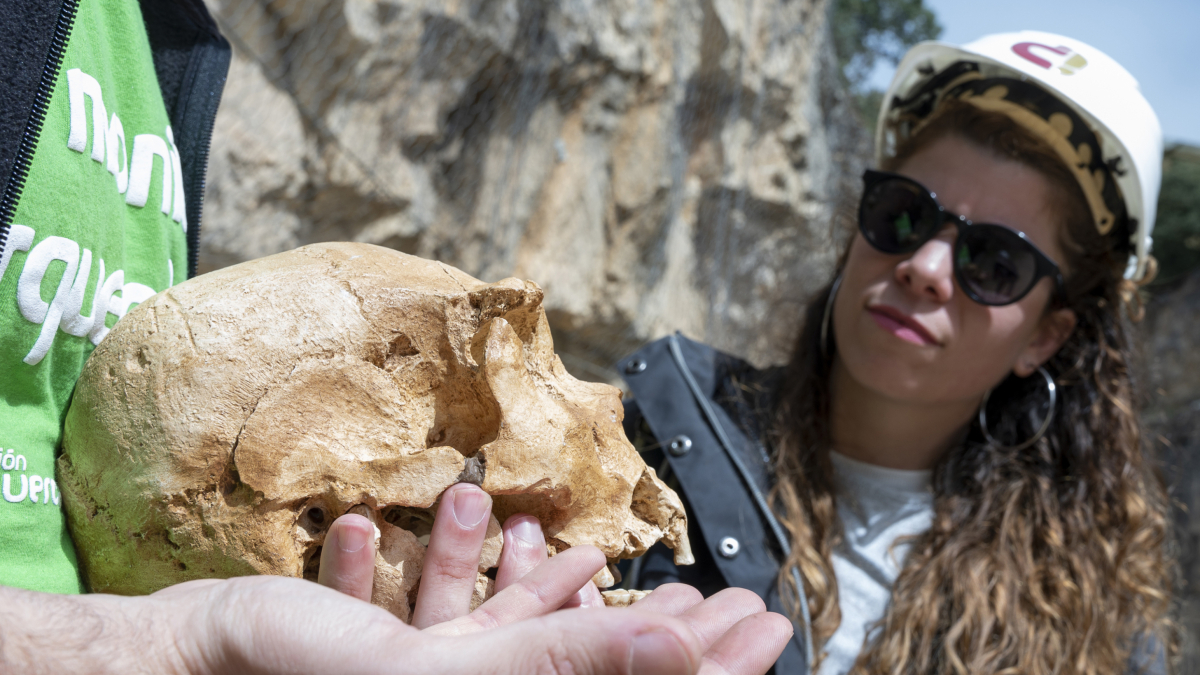 Tanía Rodríguez durante la visita de los Yacimientos de Atapuerca.